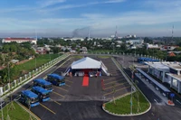 Bến xe buýt Hóc Môn có quy mô 10.000 m2, có thể đáp ứng chỗ đậu cho 60 xe. (Ảnh: QUÝ HIỀN)