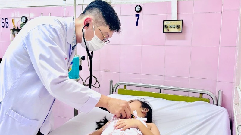 TP.HCM: Hàng trăm ca nghi ngộ độc thực phẩm trường học, các bệnh viện tiếp nhận điều trị
