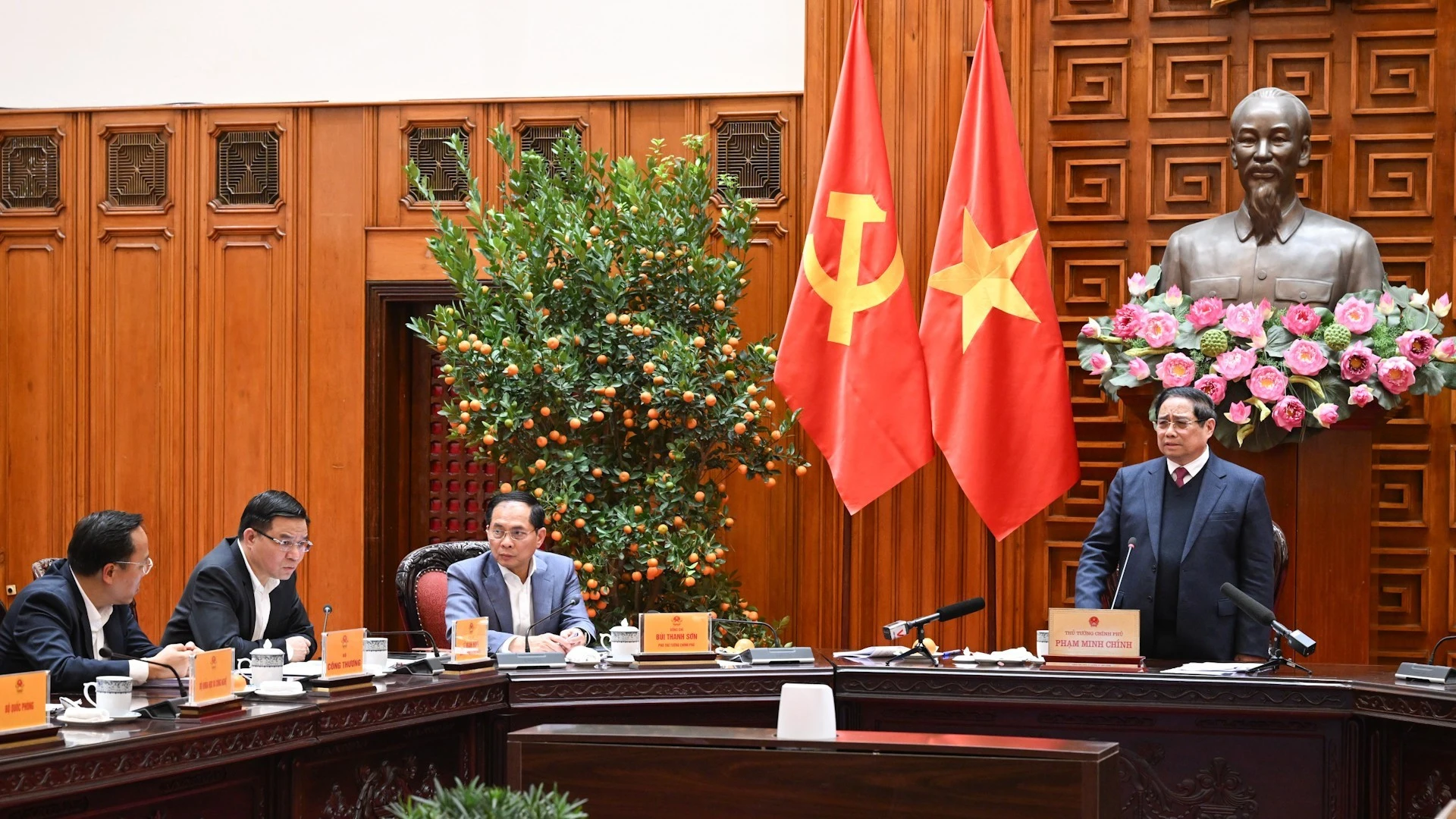 Thủ tướng Phạm Minh Chính chỉ đạo họp về tiến độ xây dựng nhà máy điện hạt nhân