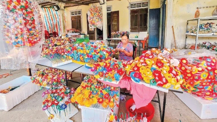 Làng Hoa Giấy Thanh Tiên: Từ Ứng Phó Mưa Lũ Đến Bước Ra Thế Giới