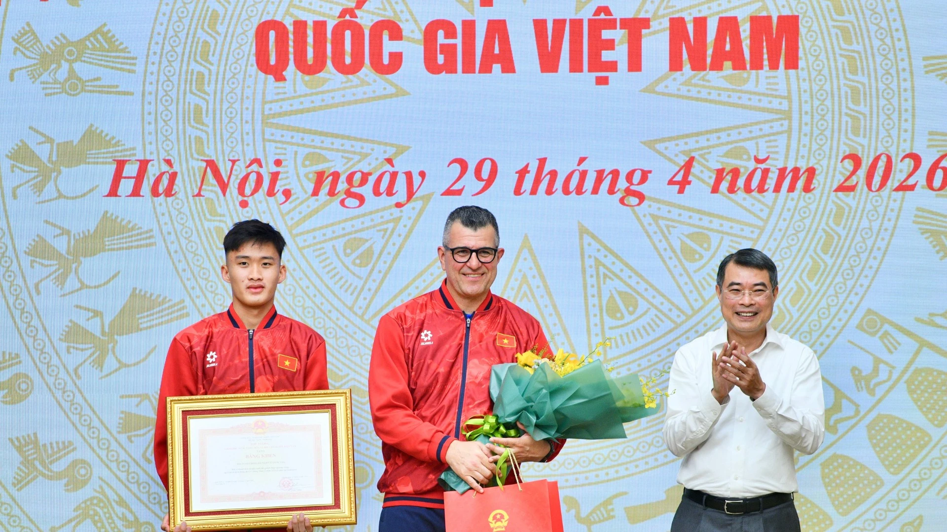 Thủ tướng Lê Minh Hưng gặp mặt, chúc mừng đội tuyển U17 Việt Nam