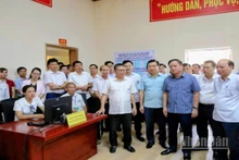 Lãnh đạo tỉnh Thái Bình dự buổi diễn tập thử nghiệm mô hình hoạt động của cơ quan Đảng, chính quyền, Mặt trận Tổ quốc xã Long Hưng.