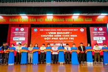 Các đại biểu cắt băng khai mạc hội thảo khoa học chuyên ngành răng hàm mặt.