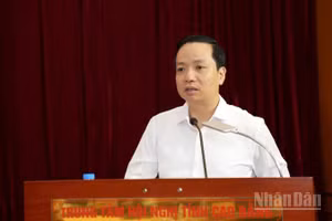 Đồng chí Lê Hải Hòa, Chủ tịch Ủy ban nhân dân tỉnh Cao Bằng phát biểu ý kiến tại cuộc tọa đàm.