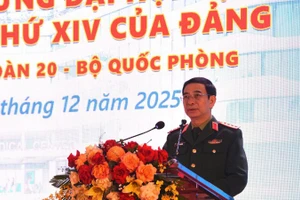 Đại tướng Phan Văn Giang, Ủy viên Bộ Chính trị, Bộ trưởng Quốc phòng phát biểu ý kiến tại buổi lễ.