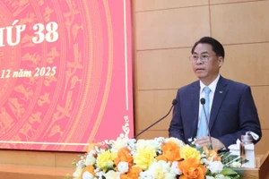 Đồng chí Phan Thăng An, Bí thư Tỉnh ủy Cao Bằng phát biểu ý kiến tại kỳ họp.