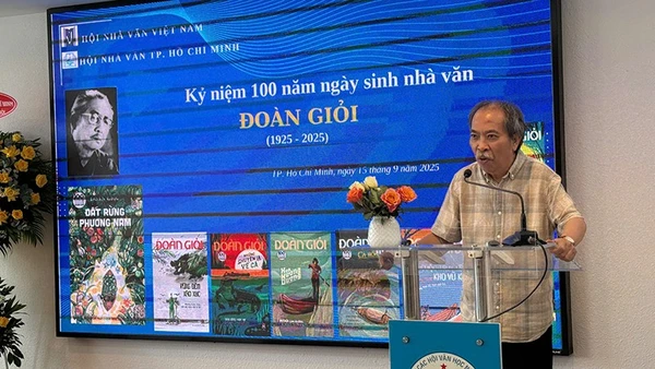 Nhà thơ Nguyễn Quang Thiều phát biểu tại sự kiện. (Ảnh: Hội Nhà văn Thành phố Hồ Chí Minh)