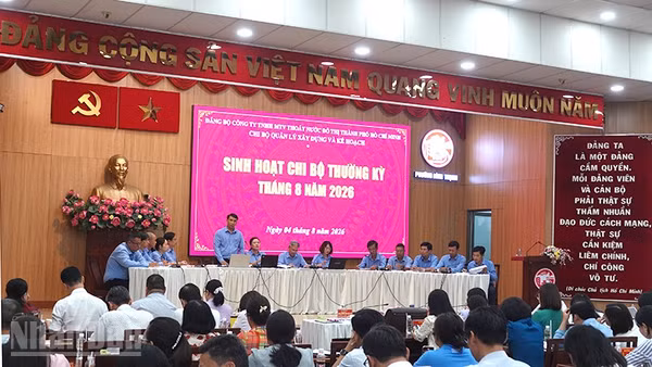 Quang cảnh buổi sinh hoạt chi bộ "mẫu". (Ảnh: LINH BẢO)