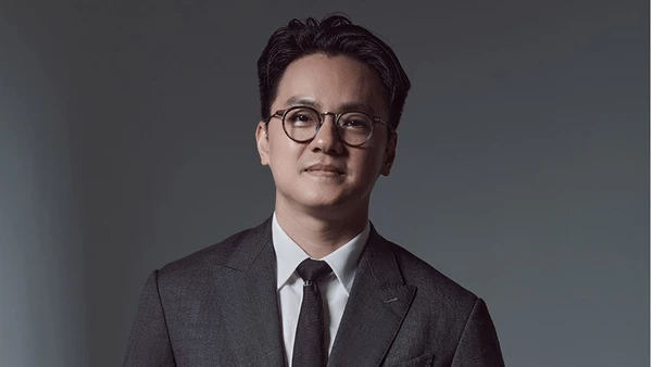 Nhạc trưởng tài năng Trần Nhật Minh sẽ chỉ huy đêm hòa nhạc Giáng sinh. (Ảnh: HBSO)