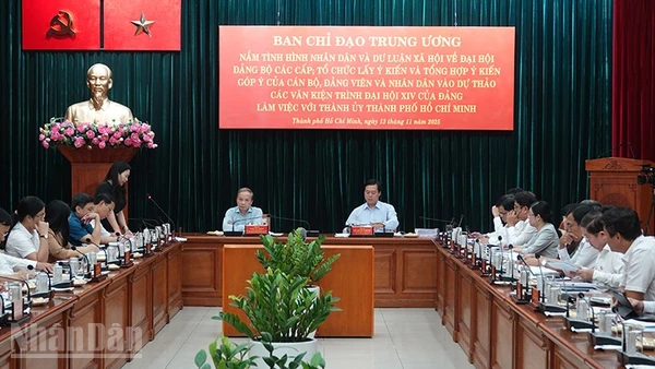 Quang cảnh buổi làm việc. (Ảnh: LINH BẢO)