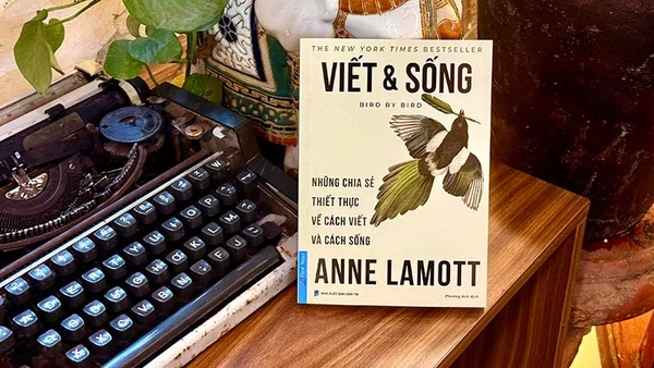Bìa tác phẩm "Viết và Sống" (Ảnh: First News).