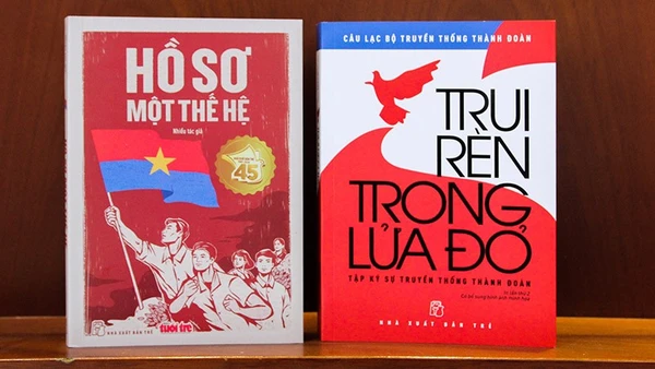 Bìa hai cuốn sách chào mừng 95 năm Ngày thành lập Đoàn Thanh niên Cộng sản Hồ Chí Minh. (Ảnh: Nhà xuất bản Trẻ)
