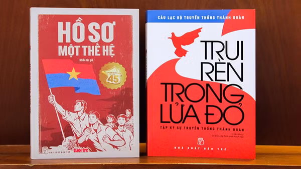 Bìa hai cuốn sách chào mừng 95 năm Ngày thành lập Đoàn Thanh niên Cộng sản Hồ Chí Minh. (Ảnh: Nhà xuất bản Trẻ)