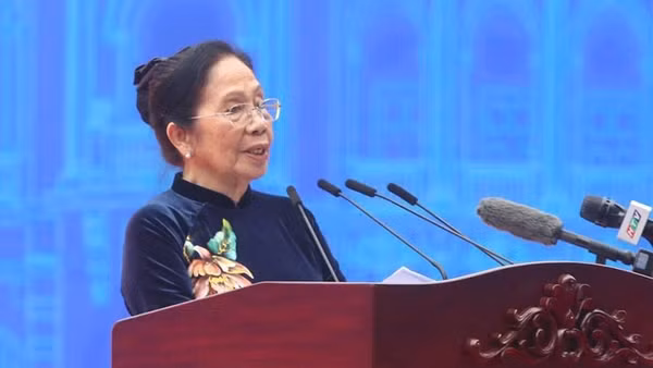Anh hùng Lao động, Thầy thuốc Nhân dân, bác sĩ Nguyễn Thị Ngọc Phượng phát biểu tại buổi lễ. (Ảnh: Ban tổ chức cung cấp)