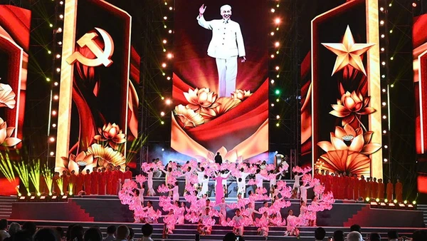Dấu Ấn Mới Của Ca Sĩ Nguyễn Ngọc Anh Trong Album “Lời Hẹn Ước” Một Tiết Mục Trong Chương Trình Tại Điểm Phường Sài Gòn. (Ảnh: Quốc Thanh)