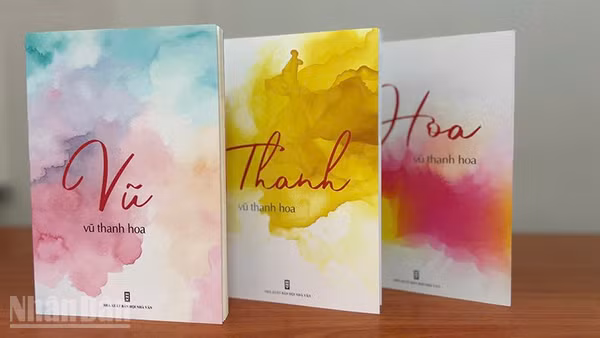Bìa ba tập thơ của nhà thơ Vũ Thanh Hoa. (Ảnh: LINH BẢO)