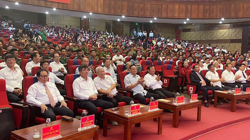 Các đại biểu dự Lễ kỷ niệm 85 năm Ngày thành lập Đảng bộ tỉnh Hải Dương.