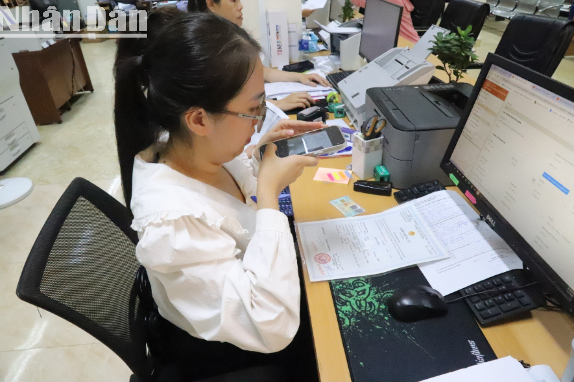 Đôi khi dùng cả công nghệ để kiểm tra, không để xảy ra sai sót. img-0842-3027.jpg