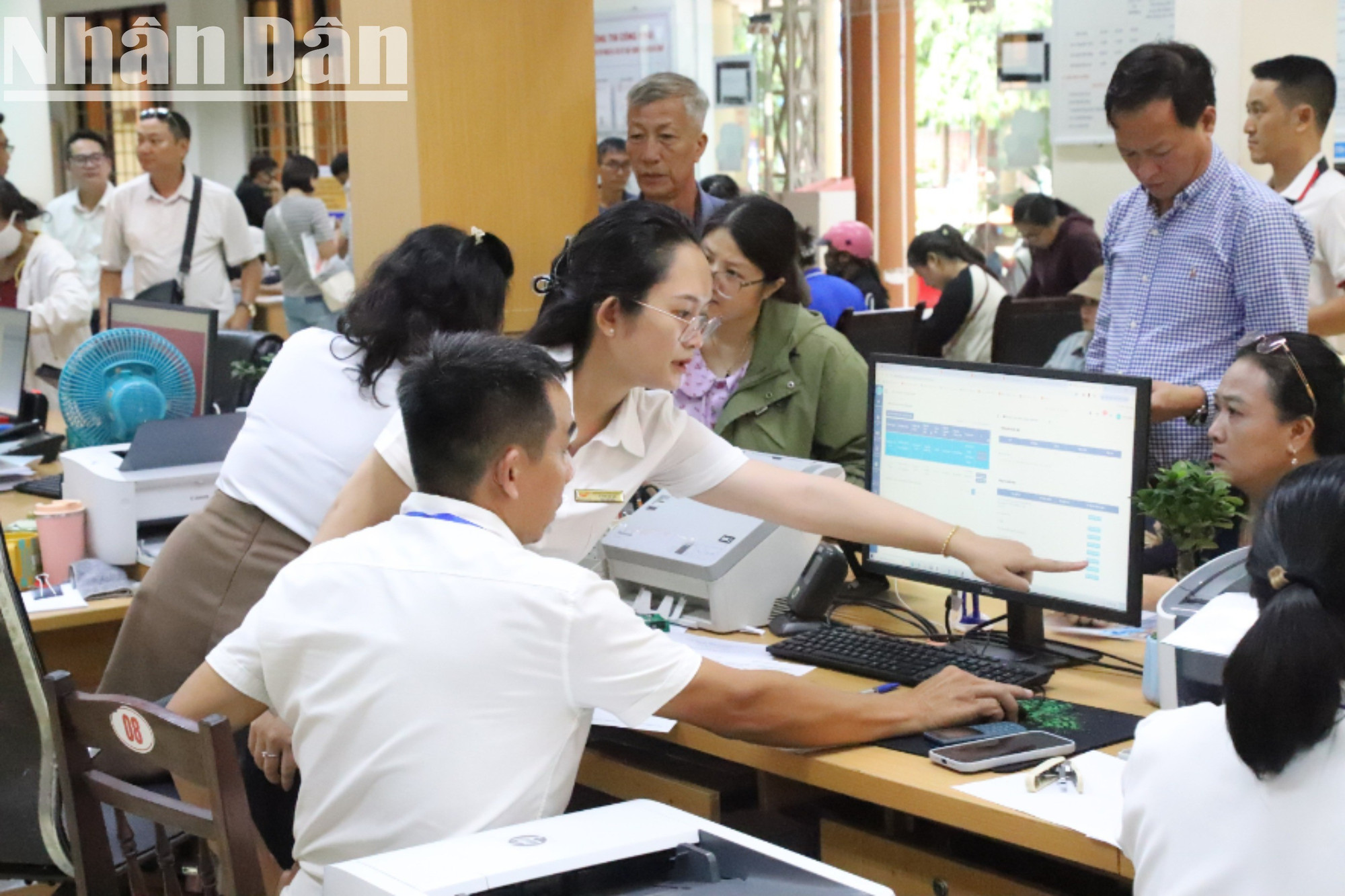 Ngày đầu vận hành nên khi truy cập vào Cổng dịch vụ công quốc gia để giải quyết thủ tục hành chính xảy ra tình trạng nghẽn mạng. img-0799-3020.jpg