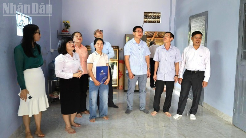 Ngôi nhà có diện tích khoảng 100m2, trị giá 250 triệu đồng, trong đó Công ty Điện lực Đắk Lắk hỗ trợ 60 triệu đồng. ndo_tl_img-076-1194-5384.jpg