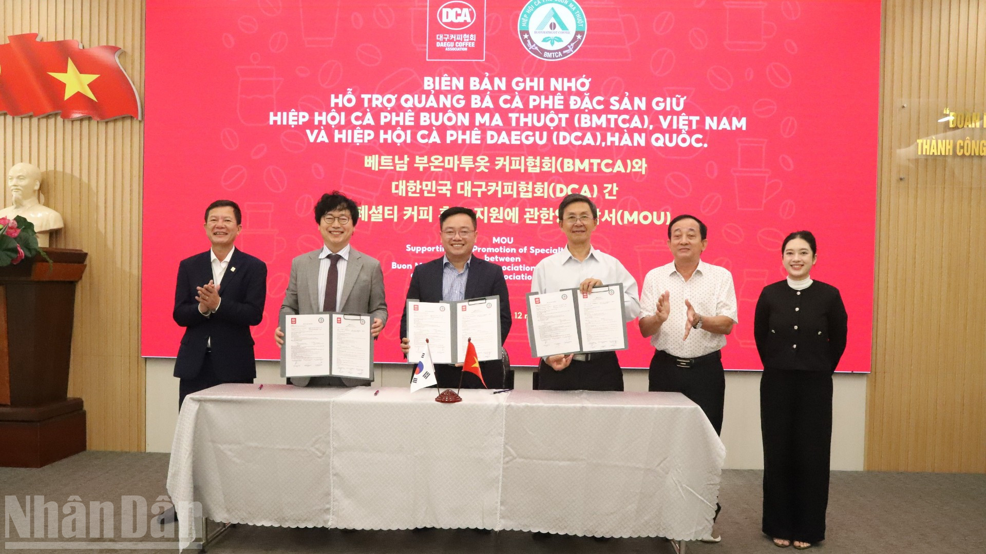Hiệp hội Cà-phê Buôn Ma Thuột và Hiệp hội Cà-phê Daegu cùng thương hiệu MISS EDE ký kết biên bản ghi nhớ hỗ trợ quảng bá cà-phê đặc sản.