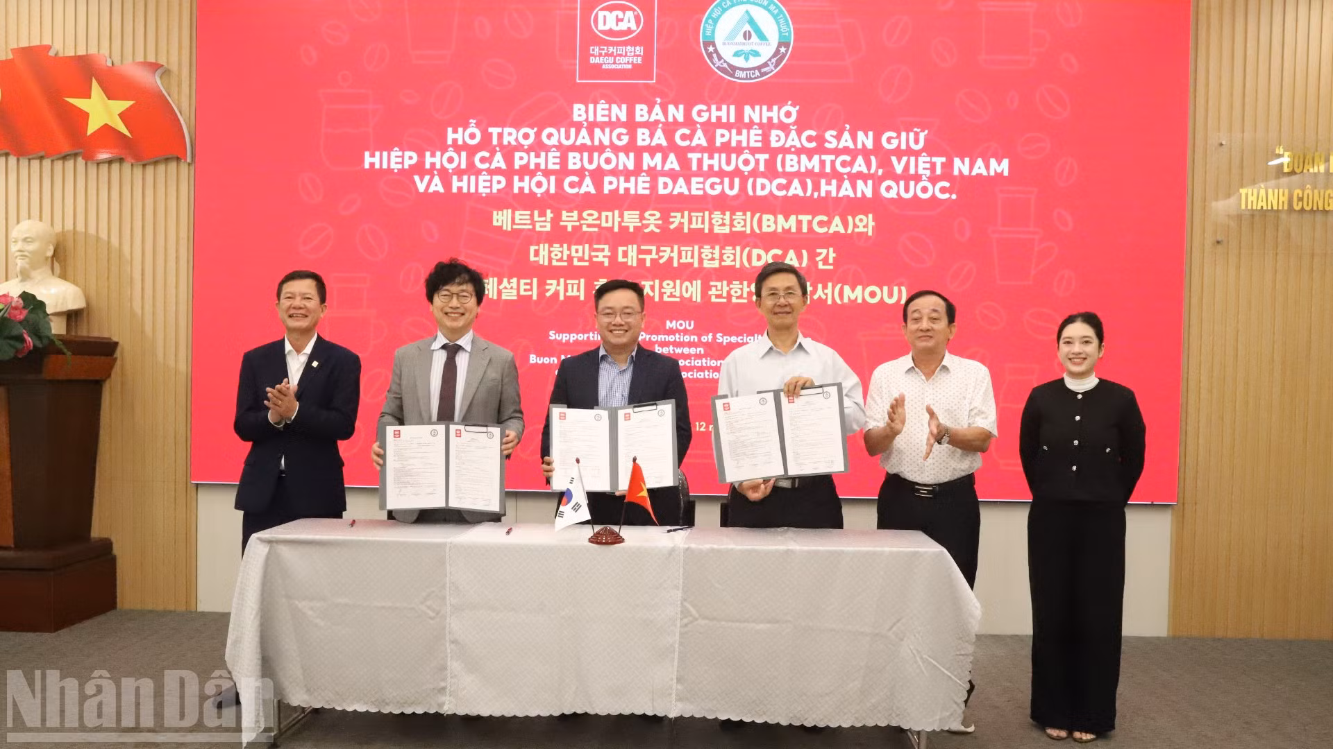 Hiệp hội Cà-phê Buôn Ma Thuột và Hiệp hội Cà-phê Daegu cùng thương hiệu MISS EDE ký kết biên bản ghi nhớ hỗ trợ quảng bá cà-phê đặc sản.