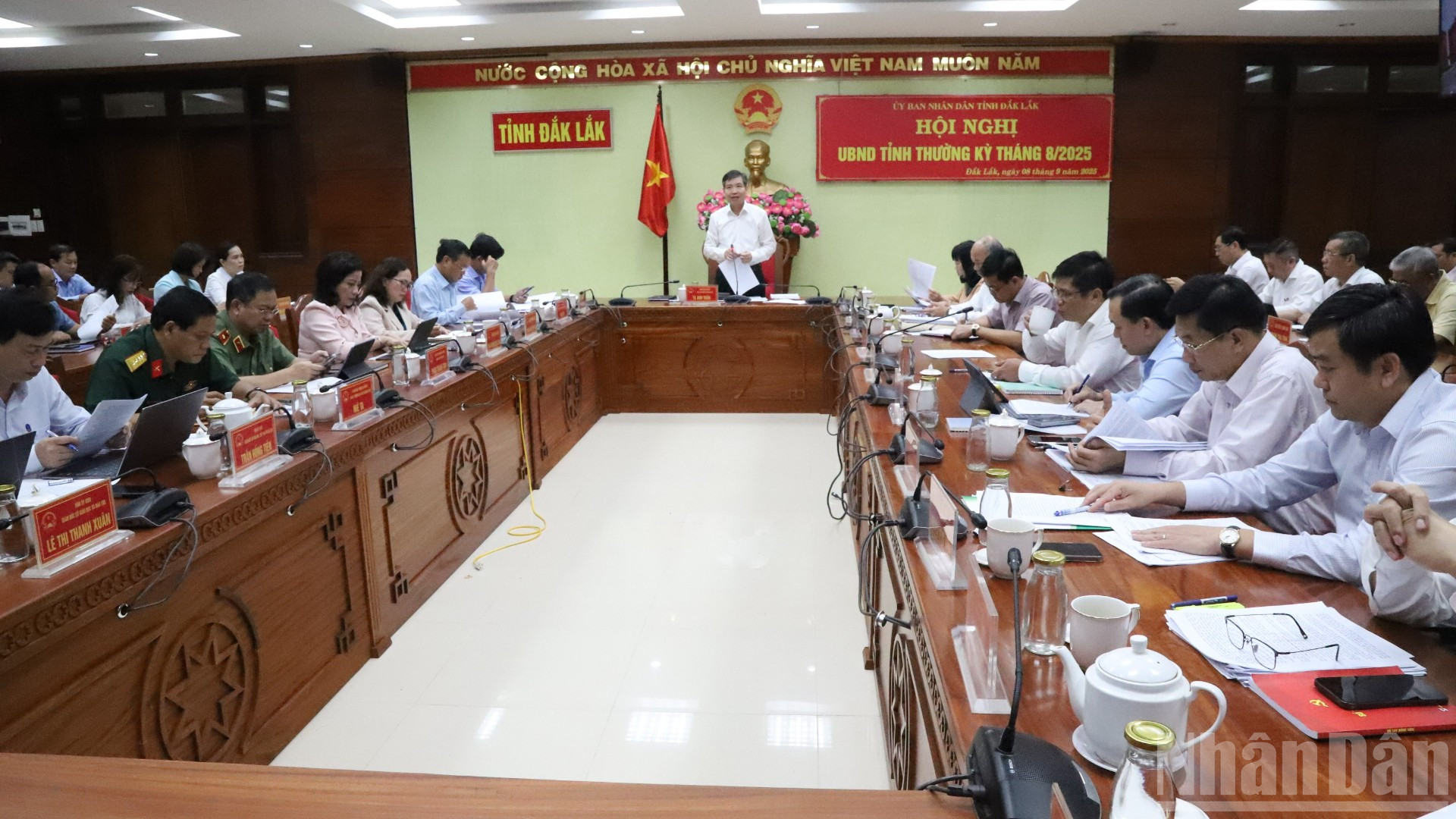 Tại phiên họp thường kỳ tháng 8/2025 của Ủy ban nhân dân tỉnh Đắk Lắk, nhiều ý kiến cho biết sau hai tháng vận hành chính quyền địa phương hai cấp vẫn còn gặp nhiều khó khăn, vướng mắc. ndo_br_img-4400-4503.jpg