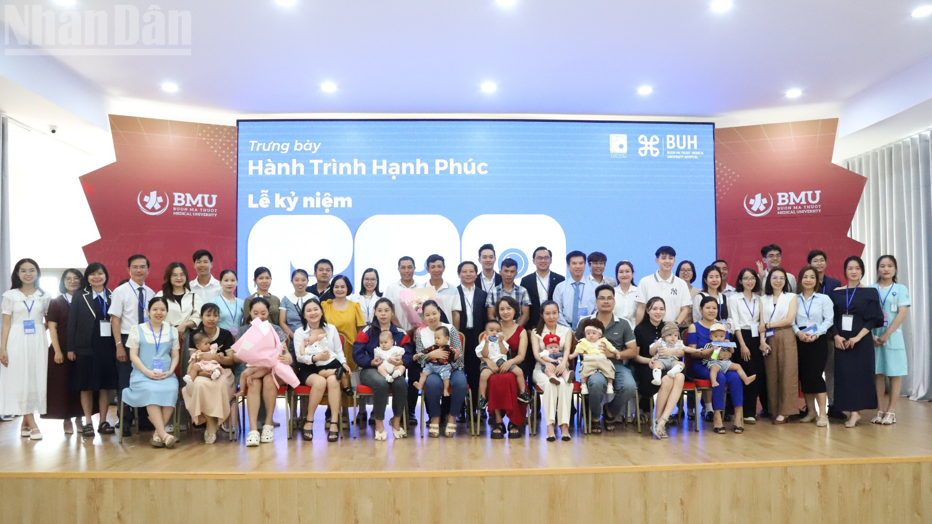 Niềm hạnh phúc vỡ òa của các cặp vợ chồng hiếm muộn tại lễ kỷ niệm 500 em bé ra đời bằng thụ tinh trong ống nghiệm tại Tây Nguyên.