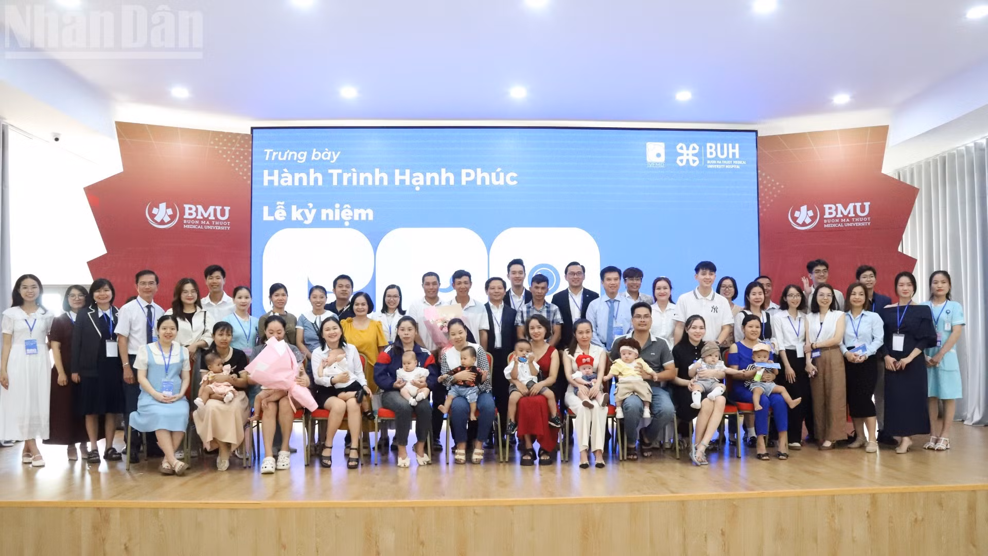 Niềm hạnh phúc vỡ òa của các cặp vợ chồng hiếm muộn tại lễ kỷ niệm 500 em bé ra đời bằng thụ tinh trong ống nghiệm tại Tây Nguyên.