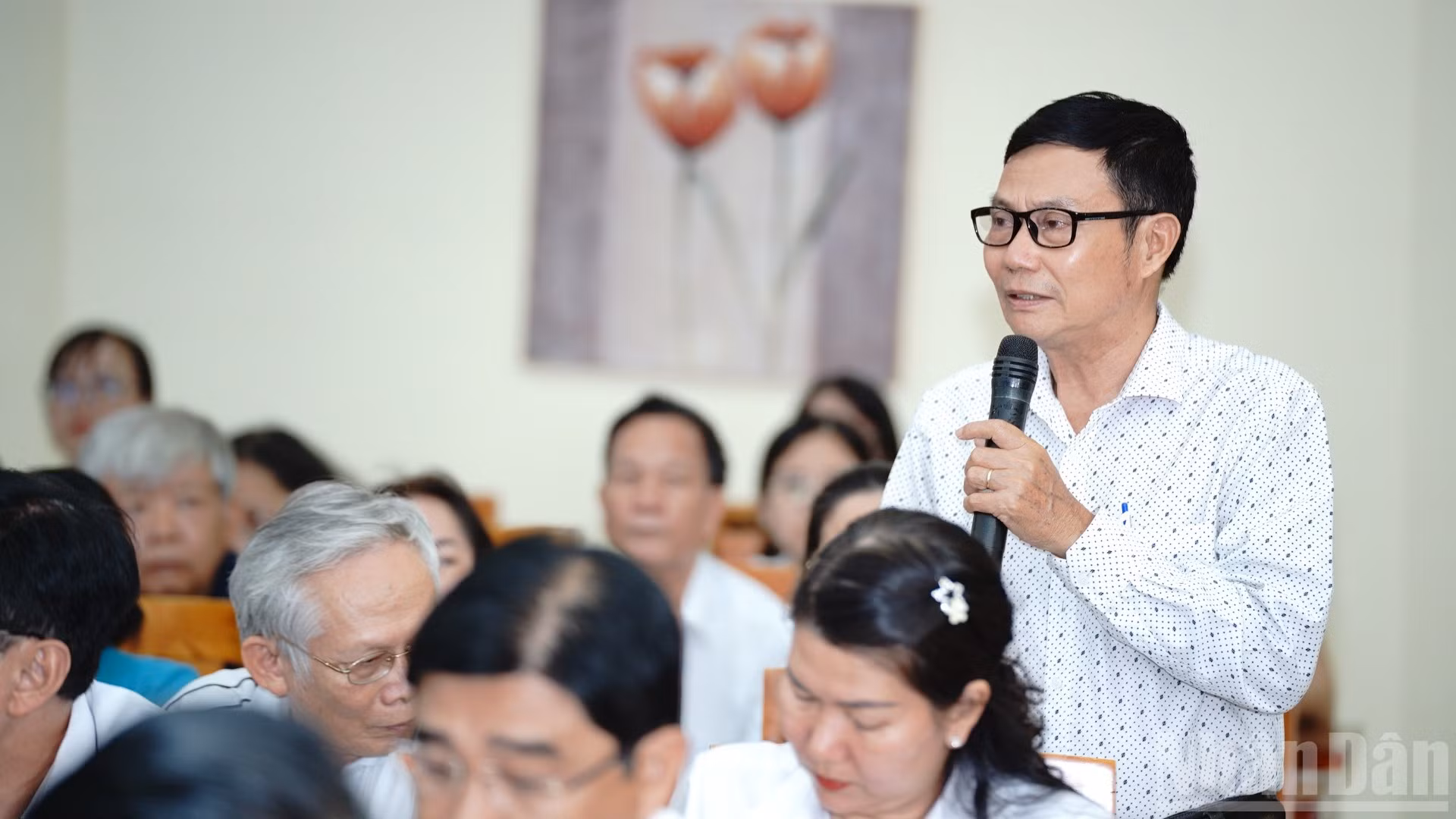 ndo_br_cu-tri-kien-nghi-voi-cac-ung-cu-vien-dai-bieu-quoc-hoi-tai-hoi-nghi-anhthe-anh-4442.jpg
