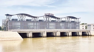 Âu Kim Đài là công trình thủy lợi được ví như “tấm van vàng” kiểm soát mặn và phục vụ tưới tiêu cho phía nam tỉnh Ninh Bình. (Ảnh YẾN TRINH)