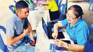 Tuyên truyền, giải đáp Luật Bảo hiểm xã hội 2024 cho người lao động.