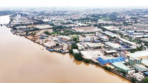Khu công nghiệp Biên Hòa 1 nằm sát sông Đồng Nai nguy cơ gây ô nhiễm môi trường rất cao.