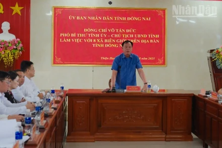 Phó Bí thư Tỉnh ủy, Chủ tịch Ủy ban nhân tỉnh Đồng Nai Võ Tấn Đức phát biểu tại buổi làm việc với 8 xã biên giới.