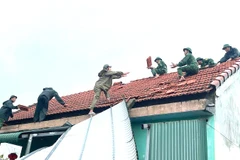 Đồn Biên phòng Phong Hải (Bộ Chỉ huy Quân sự thành phố Huế) đã phối hợp với các lực lượng chức năng giúp dân khắc phục hậu quả.