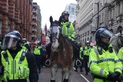 [Video] Lo ngại các vụ tấn công liều chết, Mỹ và châu Âu siết chặt an ninh trong nước