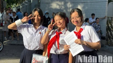 Học sinh Đà Nẵng bước vào kỳ thi tuyển sinh lớp 10 sáng nay với tâm lý thoải mái, tự tin. (Ảnh: ANH ĐÀO)