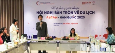 Quang cảnh buổi họp báo ngày 25/6. (Ảnh: ANH ĐÀO)