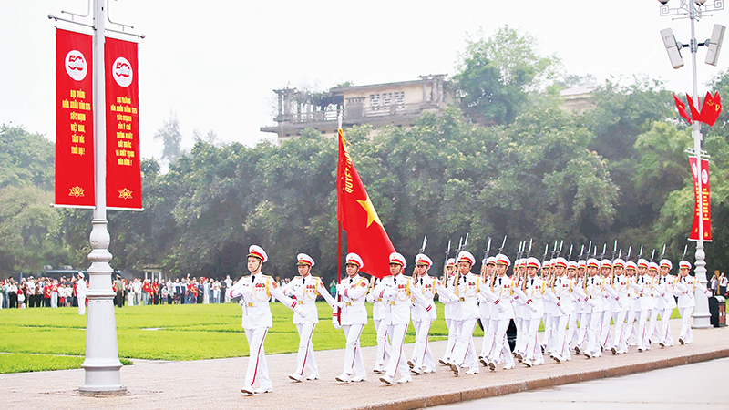 Đoàn tiêu binh tiến vào Quảng trường Ba Đình chuẩn bị làm Lễ chào cờ.