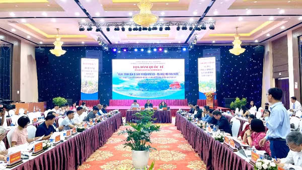 Quang cảnh tọa đàm.