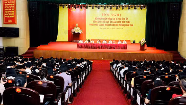 Toàn cảnh buổi đối thoại. (Ảnh: ĐỨC LAM)