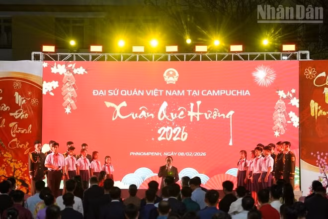 Chương trình Xuân Quê hương 2026 do Đại sứ quán Việt Nam tại Vương quốc Campuchia tổ chức. (Ảnh: ĐINH TRƯỜNG)