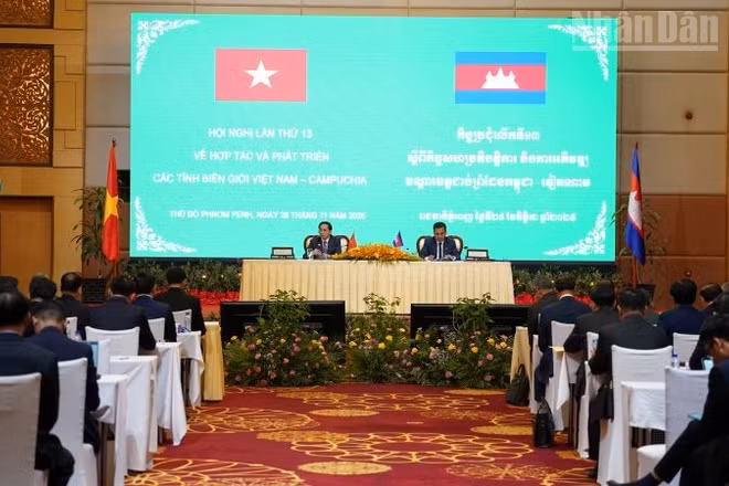 Hội nghị Hợp tác và phát triển các tỉnh biên giới Việt Nam-Campuchia lần thứ 13 được tổ chức tại Phnom Penh, Campuchia. (Ảnh: ĐINH TRƯỜNG)