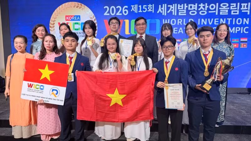 Hai dự án đại diện Trường tiểu học, trung học cơ sở và trung học phổ thông Hoàng Việt xuất sắc giành Huy chương Vàng tại Olympic Phát minh và Sáng tạo Thế giới (WICO) 2026. (Ảnh: Trường Hoàng Việt)
