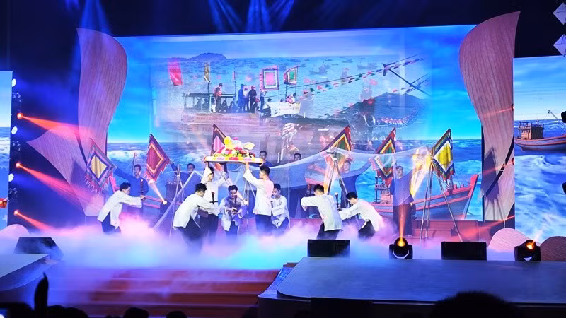 Hội diễn “Đàn, hát dân ca ba miền” năm 2026 vừa chính thức khai mạc tại Huế với sự tham gia của 26 đoàn nghệ thuật quần chúng đến từ các tỉnh, thành phố trên cả nước.