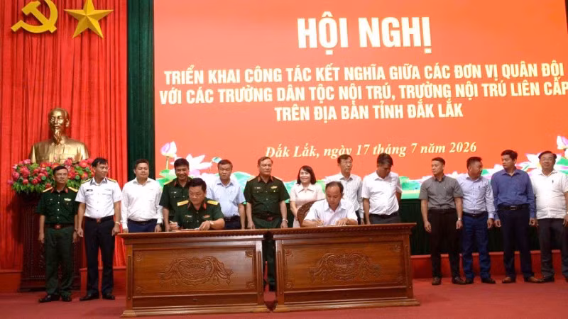 Các đơn vị quân đội và trường học ký biên bản ghi nhớ kết nghĩa giai đoạn 2026-2030.