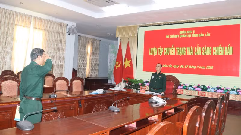 Luyện tập chuyển trạng thái sẵn sàng chiến đấu cho lực lượng vũ trang tỉnh Đắk Lắk năm 2026.