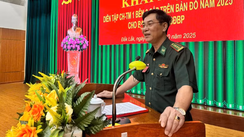 Đại tá Nguyễn Văn Lĩnh, Phó Chỉ huy trưởng Bộ Chỉ huy Quân sự tỉnh Đắk Lắk phát biểu khai mạc diễn tập.