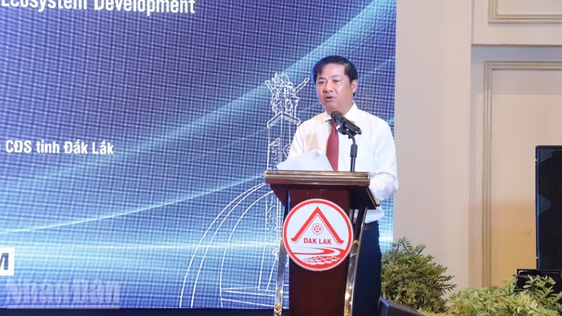 Bí thư Tỉnh ủy Đắk Lắk Lương Nguyễn Minh Triết phát biểu tại hội thảo.