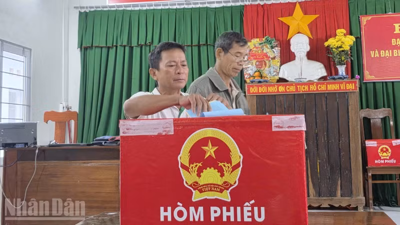 Cử tri xã Hòa Thịnh, tỉnh Đắk Lắk bầu cử đại biểu Quốc hội khóa XVI và đại biểu Hội đồng nhân dân các cấp, nhiệm kỳ 2026-2031.